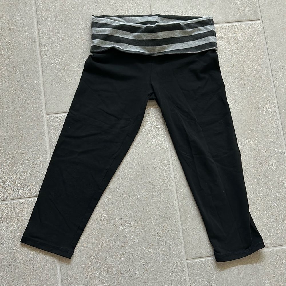 PINK Victoria’s Secret Yoga Fold Over Capri Leggings